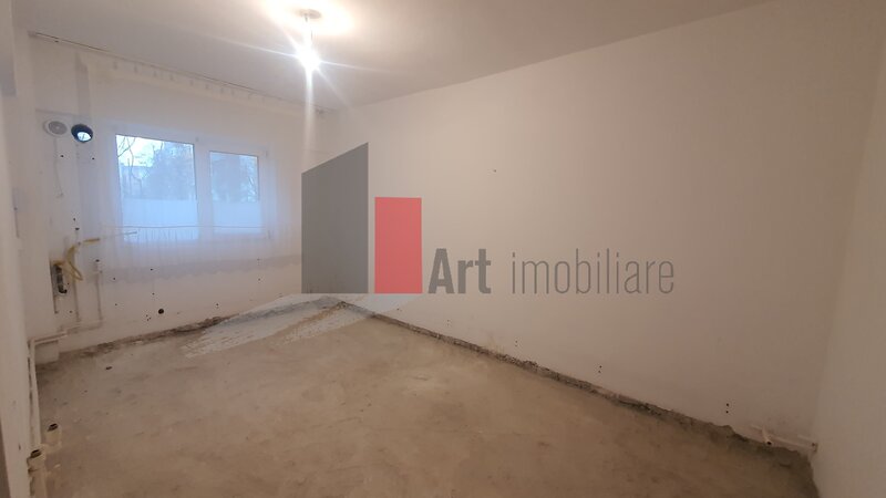 Giurgiu, ap. 4 cam., decomandat, parter,