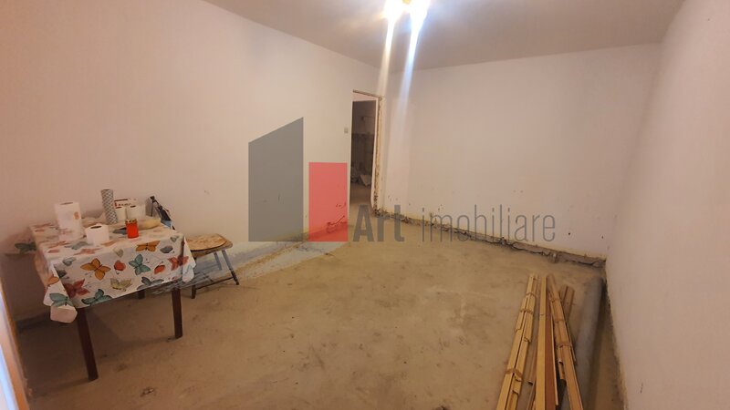 Giurgiu, ap. 4 cam., decomandat, parter,