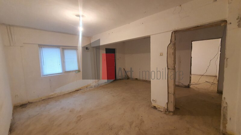 Giurgiu, ap. 4 cam., decomandat, parter,